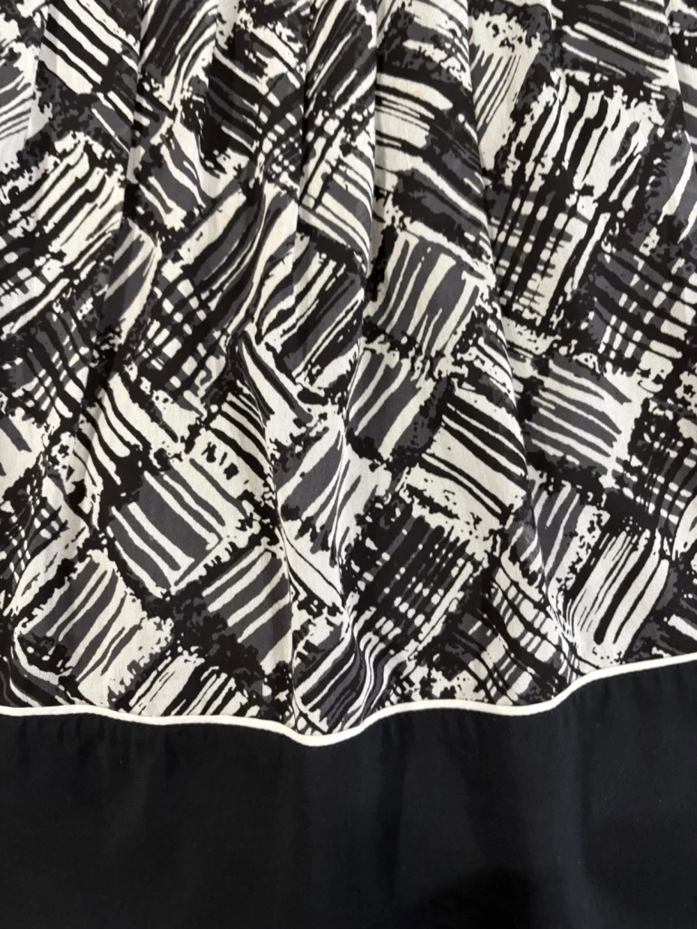 Talbots Fully Lined Black/Ivory Skirt Black Border Hem, Sz 10P, Classic Elegance - Picture 6 of 6